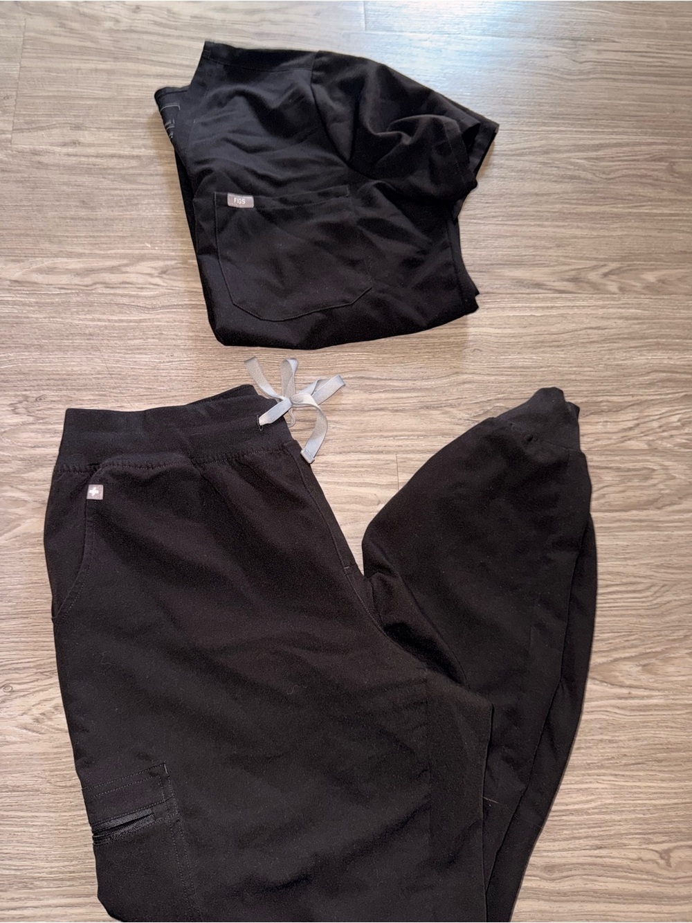 Figs Kids Black Jogger Sweatpants with Drawstring - Picture 2 of 9